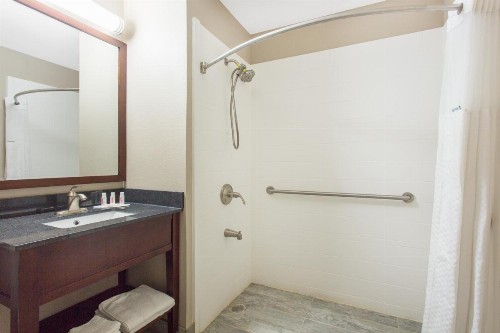 Super 8 by Wyndham Columbus Airport - image 21