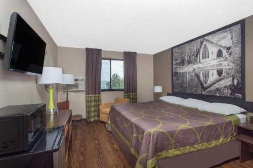 Super 8 by Wyndham Columbus Airport - image 3