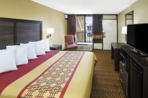 Days Inn by Wyndham Columbus-North Fort Benning - image 14