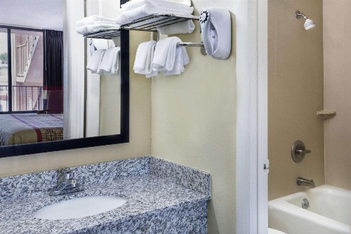 Days Inn by Wyndham Columbus-North Fort Benning - image 18