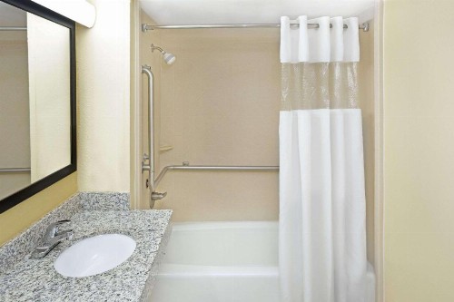 Days Inn by Wyndham Columbus-North Fort Benning - image 20