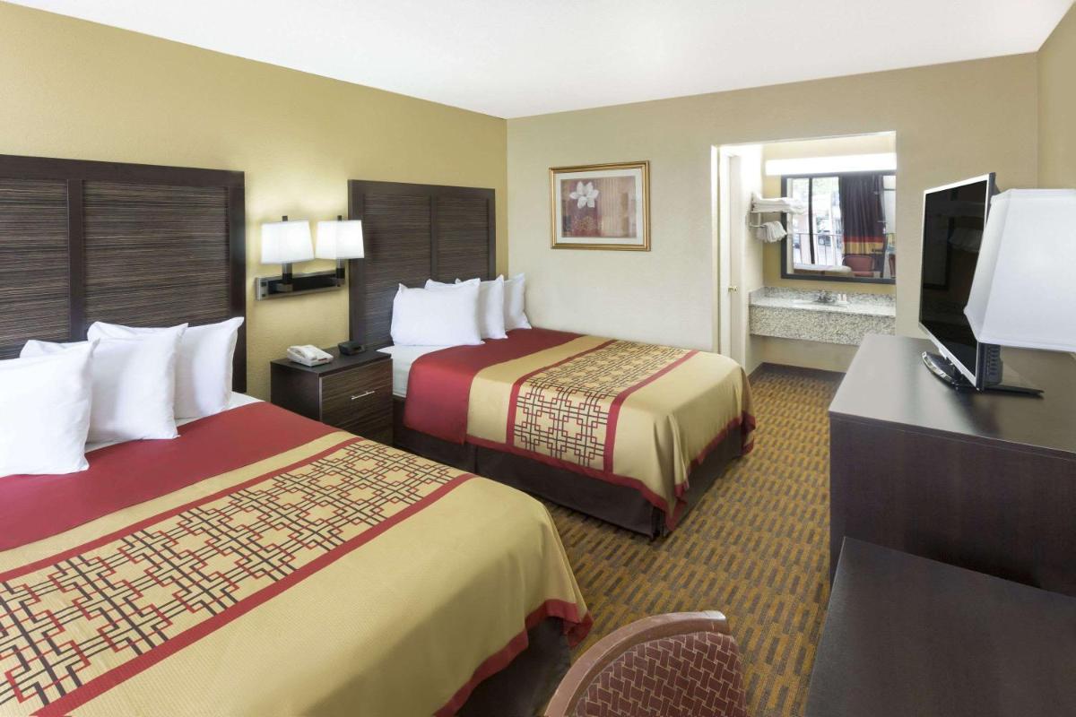 Days Inn by Wyndham Columbus-North Fort Benning - image 3