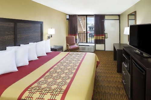 Days Inn by Wyndham Columbus-North Fort Benning - image 30
