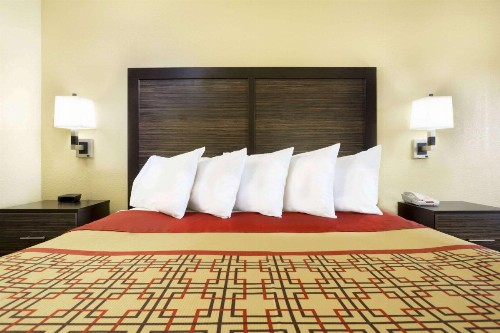 Days Inn by Wyndham Columbus-North Fort Benning - image 36
