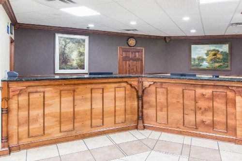 Days Inn by Wyndham Columbus-North Fort Benning - image 4