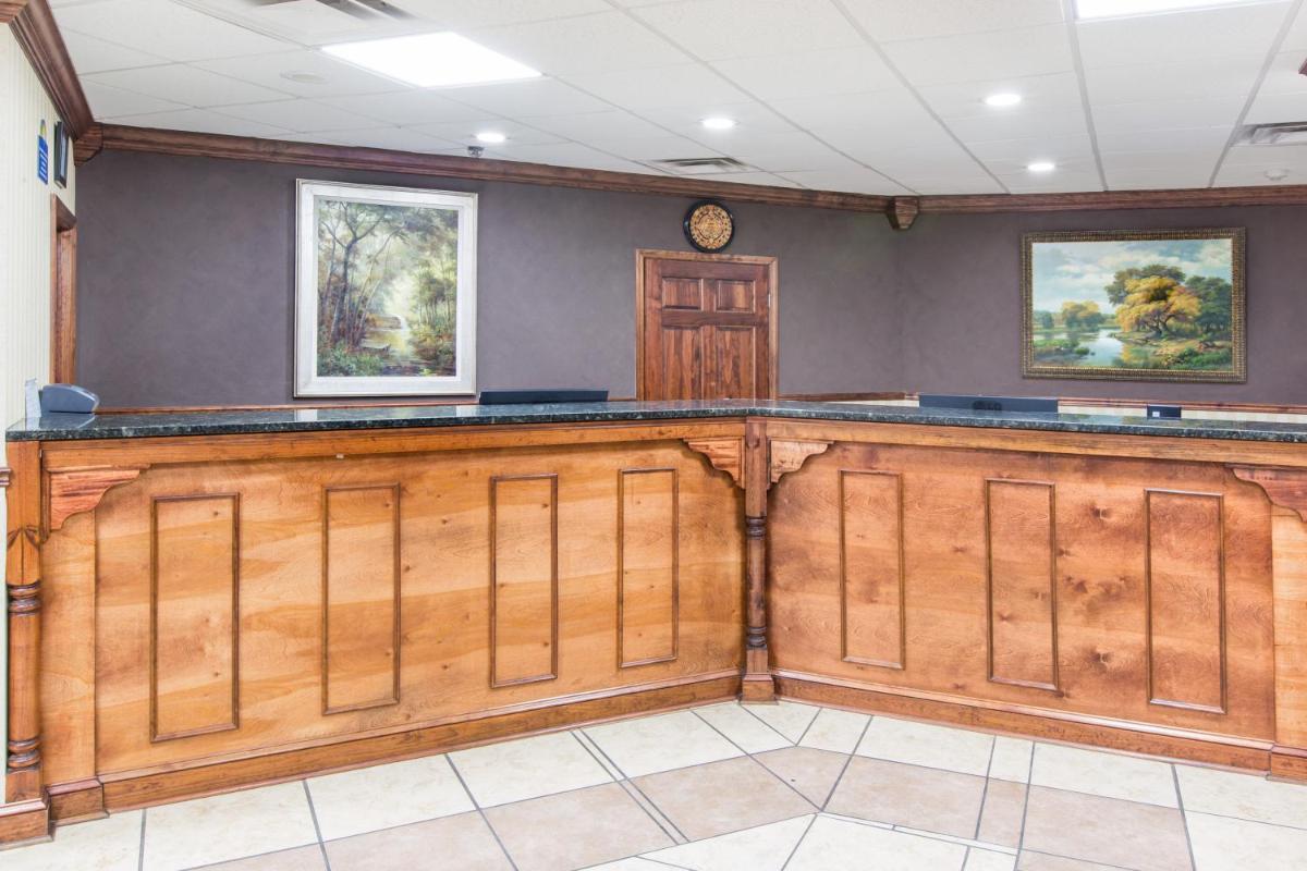 Days Inn by Wyndham Columbus-North Fort Benning - image 4