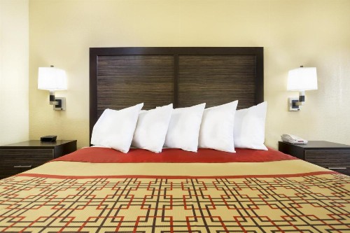 Days Inn by Wyndham Columbus-North Fort Benning - image 5