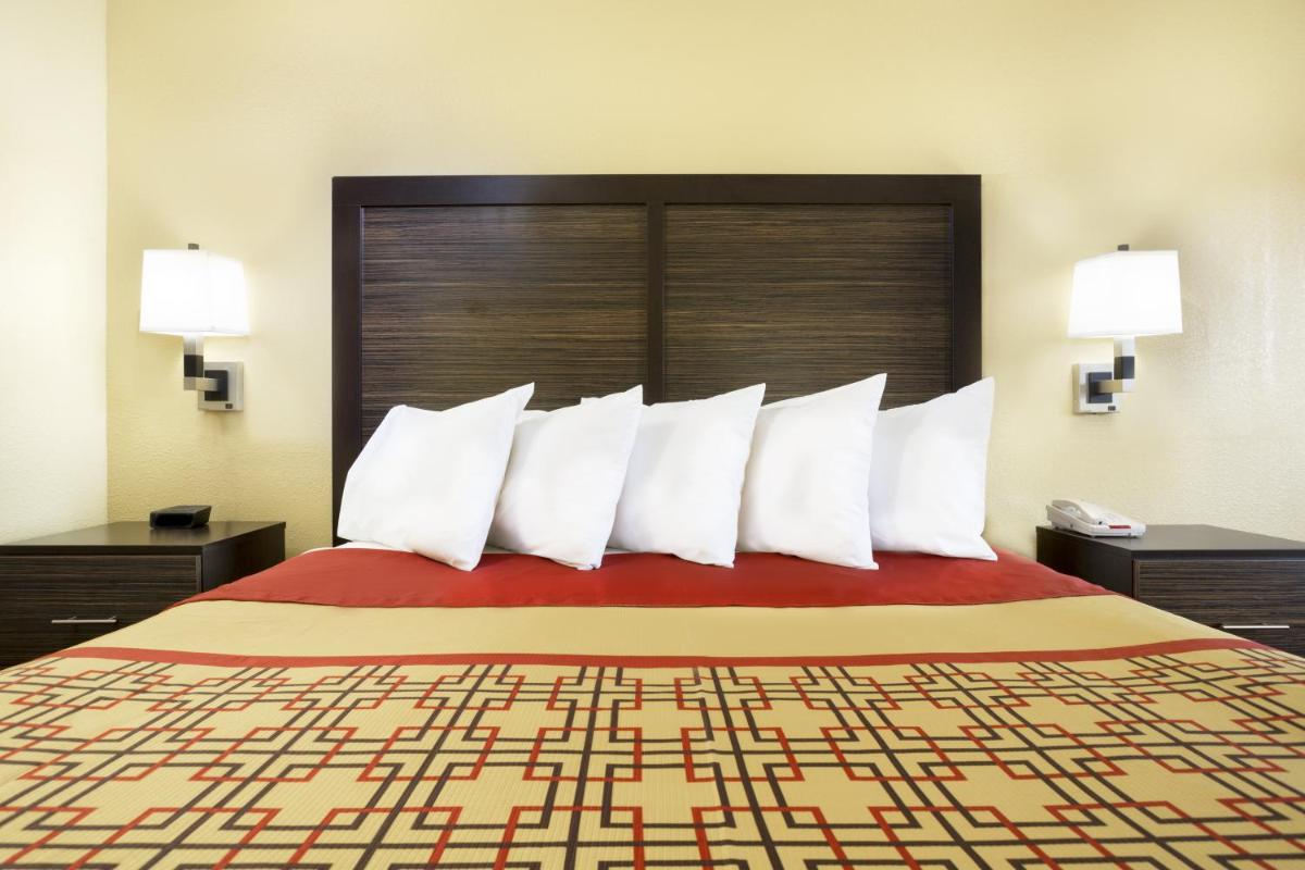 Days Inn by Wyndham Columbus-North Fort Benning - image 5