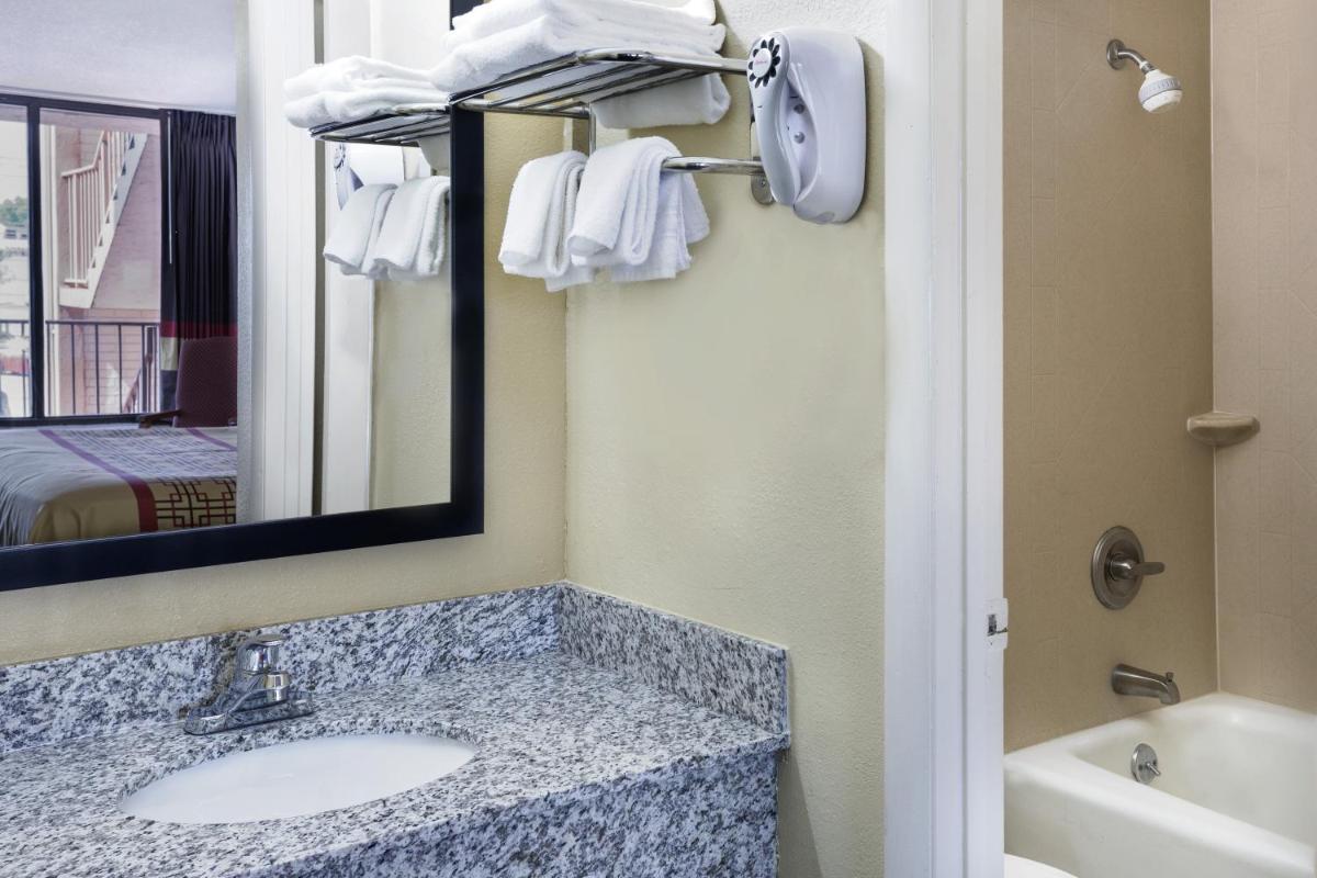 Days Inn by Wyndham Columbus-North Fort Benning - image 6