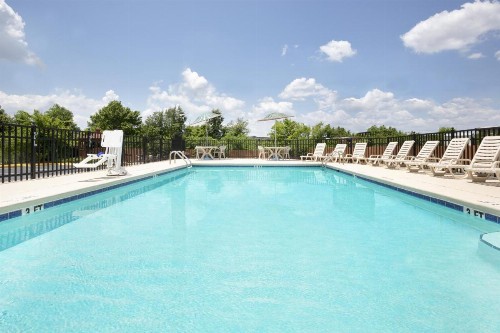 Days Inn by Wyndham Columbus-North Fort Benning - image 8