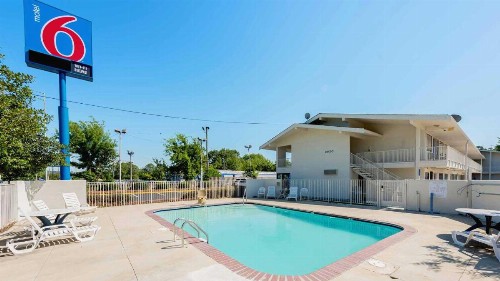 Motel 6-Columbus GA - image 1