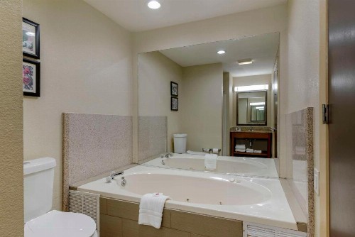 Comfort Suites Columbus State University Area - image 33