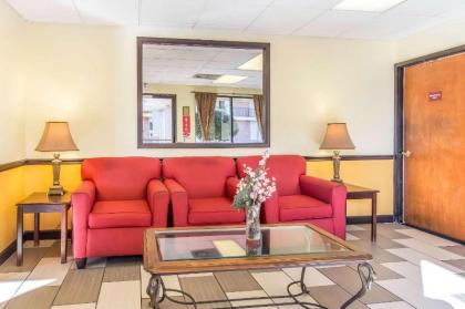 Columbus inn and Suites - image 12