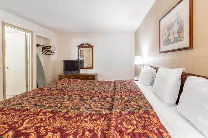 Columbus inn and Suites - image 6