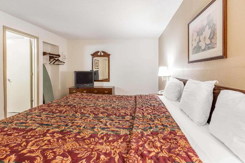 Columbus inn and Suites - image 6