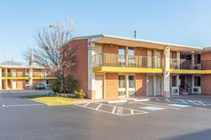 Columbus inn and Suites - image 8