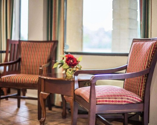 Econo Lodge Inn & Suites at Fort Benning - image 10