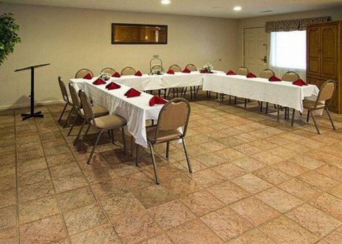 Econo Lodge Inn & Suites at Fort Benning - image 11