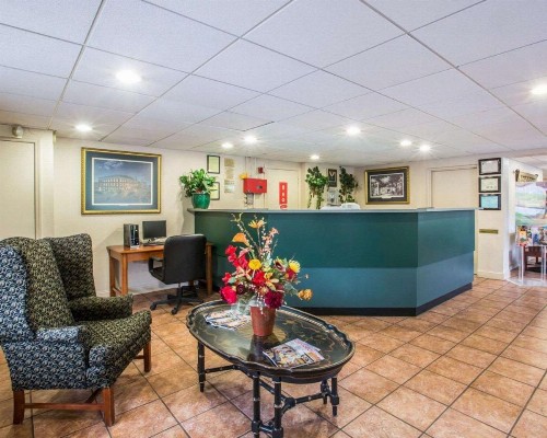 Econo Lodge Inn & Suites at Fort Benning - image 15