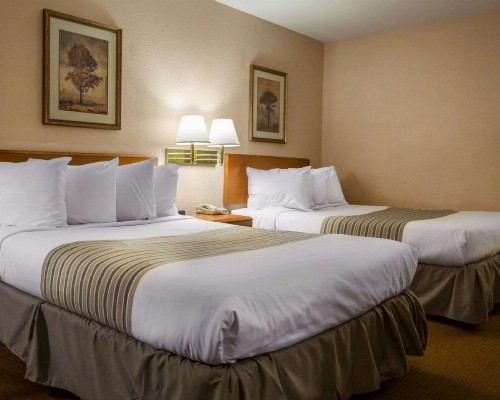 Econo Lodge Inn & Suites at Fort Benning - image 17