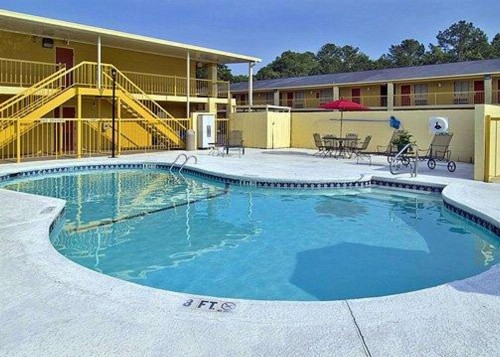 Econo Lodge Inn & Suites at Fort Benning - image 18