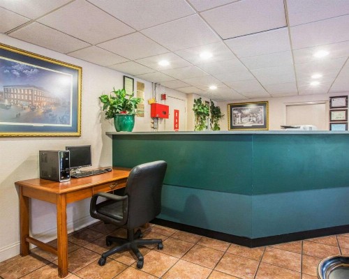 Econo Lodge Inn & Suites at Fort Benning - image 20