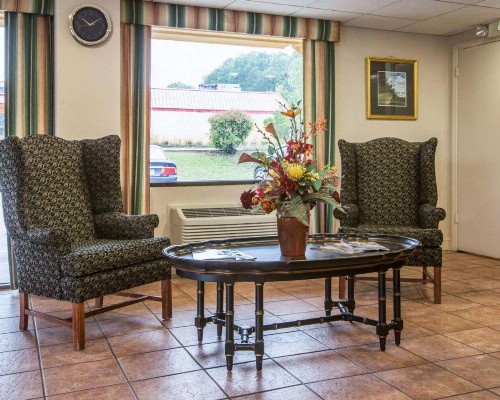 Econo Lodge Inn & Suites at Fort Benning - image 21
