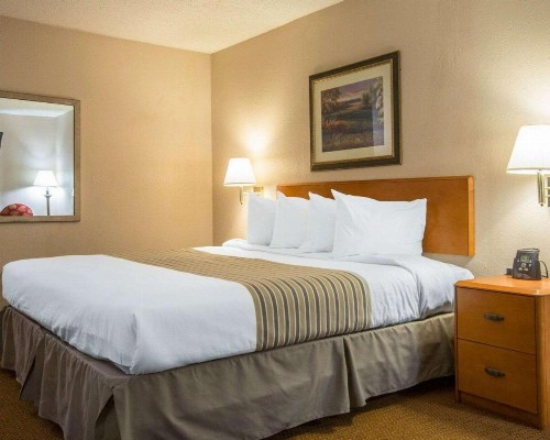 Econo Lodge Inn & Suites at Fort Benning - image 25