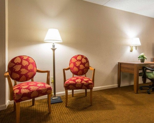 Econo Lodge Inn & Suites at Fort Benning - image 26