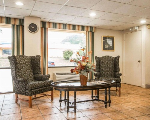 Econo Lodge Inn & Suites at Fort Benning - image 29