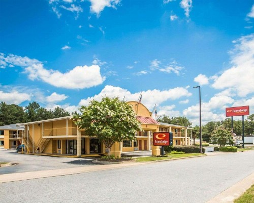 Econo Lodge Inn & Suites at Fort Benning - image 3