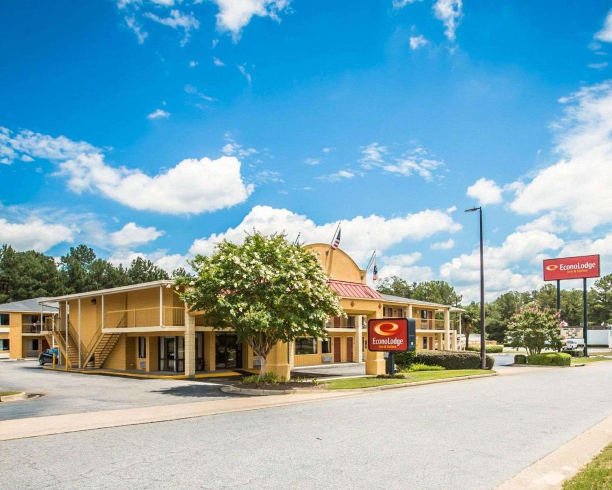Econo Lodge Inn & Suites at Fort Benning - image 3