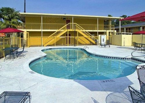 Econo Lodge Inn & Suites at Fort Benning - image 30