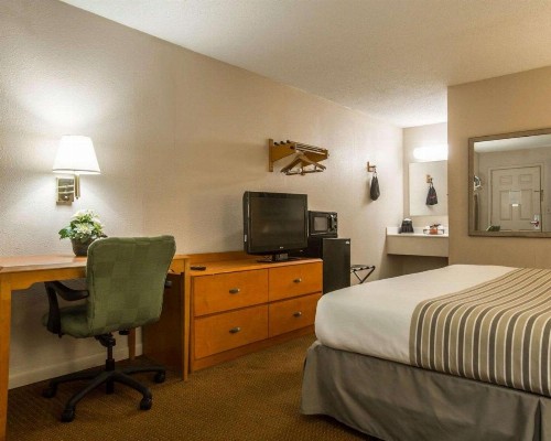 Econo Lodge Inn & Suites at Fort Benning - image 31
