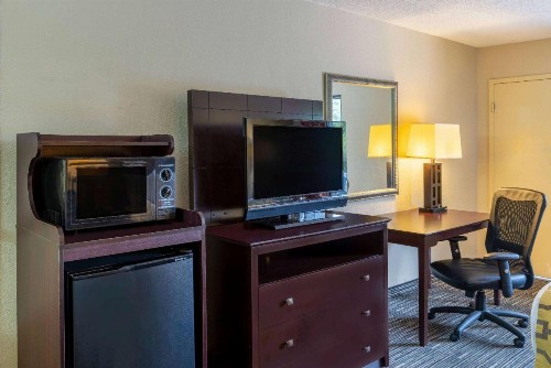 Baymont by Wyndham Columbus GA - image 17