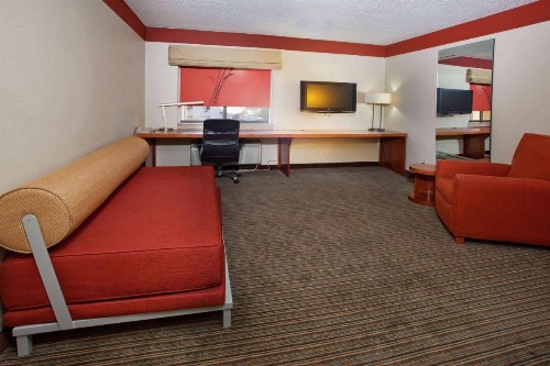 La Quinta by Wyndham Columbus State University - image 11