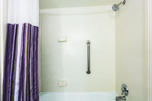 La Quinta by Wyndham Columbus North - image 13