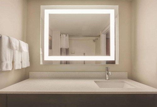 La Quinta by Wyndham Columbus North - image 4