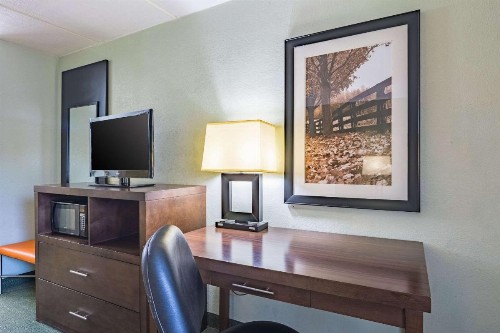 Quality Inn Columbus - image 10