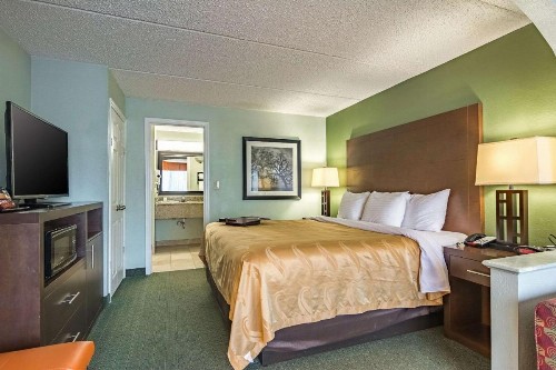 Quality Inn Columbus - image 24