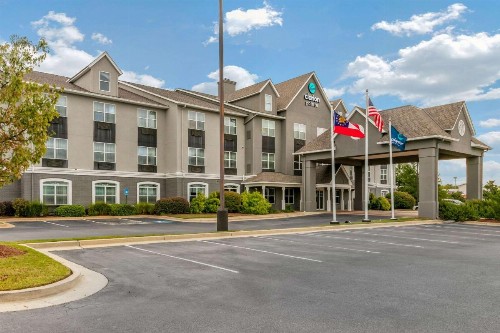 Clarion Pointe Columbus-Bradley Park - image 1