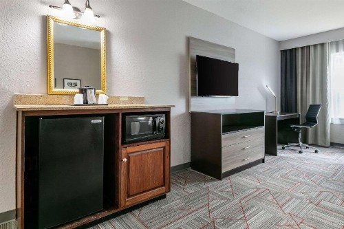 Clarion Pointe Columbus-Bradley Park - image 14