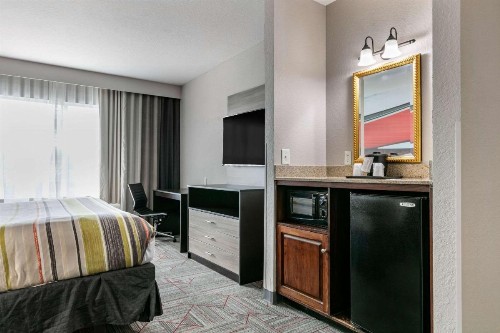 Clarion Pointe Columbus-Bradley Park - image 17
