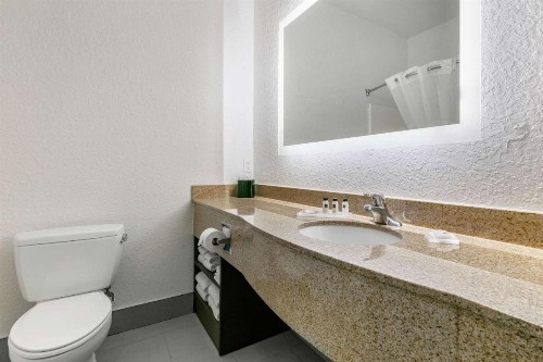Clarion Pointe Columbus-Bradley Park - image 22