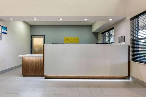 Clarion Pointe Columbus-Bradley Park - image 3