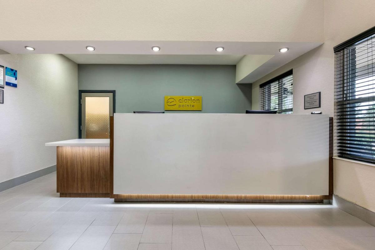 Clarion Pointe Columbus-Bradley Park - image 3