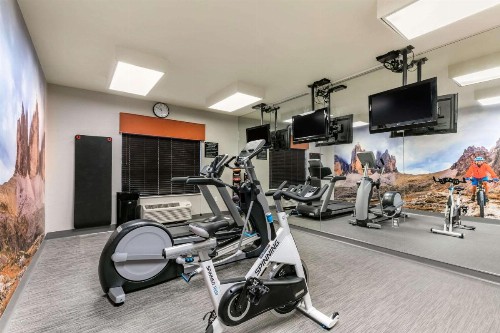 Clarion Pointe Columbus-Bradley Park - image 33