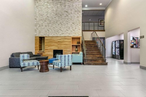 Clarion Pointe Columbus-Bradley Park - image 4