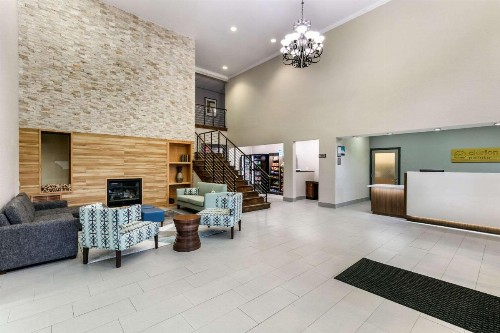 Clarion Pointe Columbus-Bradley Park - image 5