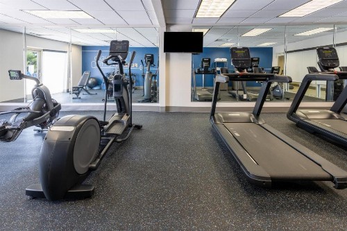 Holiday Inn Express & Suites Columbus at Northlake an IHG Hotel - image 14